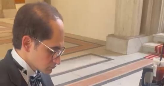 كواليس تدريب أمير المصري على البيانو في فيلم القصص.. صور