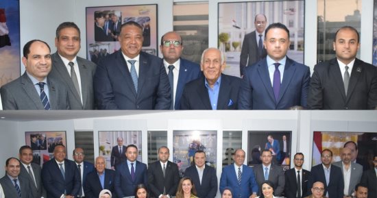 وفد تنسيقية شباب الأحزاب والسياسيين يناقش مع قيادات حزب الحركة الوطنية عددًا من الملفات
