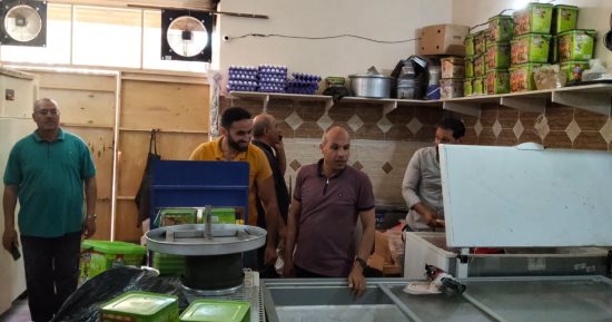 ضبط كميات من المواد الغذائية مجهولة المصدر بسيدى سالم فى كفر الشيخ