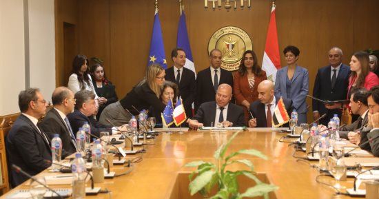 مصر وفرنسا توقعان اتفاقيات لإنشاء مدرستين للتكنولوجيا التطبيقية