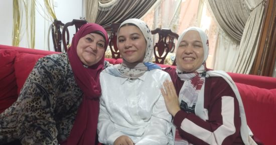 حلمت إنها من الأوائل.. فرحة بمنزل بسنت الأولي بالشهادة الإعدادية بالقليوبية