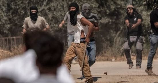 مستوطنون يواصلون هجماتهم على عدة محافظات في الضفة الغربية