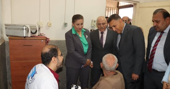 محافظ القليوبية يتفقد أعمال القافلة الطبية المجانية بوحدة البقاشين بكفر شكر