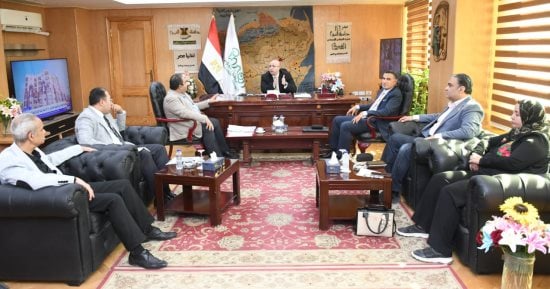 محافظ الفيوم يناقش مع أعضاء مجلسي النواب والشيوخ مشكلات الري والكهرباء