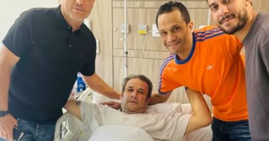 أيمن منصور نجم الزمالك السابق يجري عملية جراحية