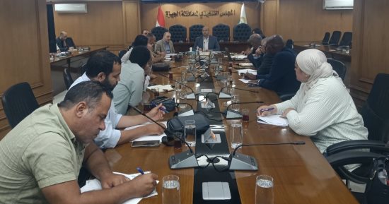 نائب محافظ الجيزة يتابع استلام مشروعات الصرف الصحى بقرى حياة كريمة