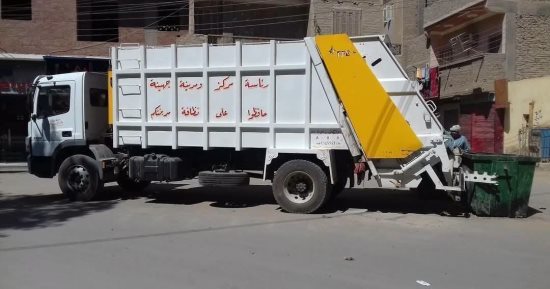 رفع أكثر من 80 طنا من المخلفات والأتربة خلال حملات نظافة بجهينة فى سوهاج