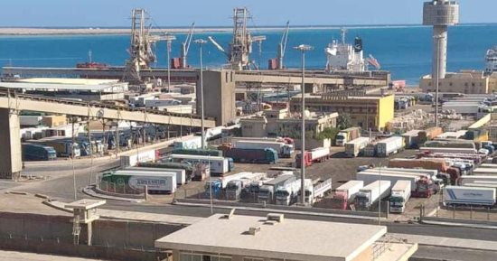 تداول 13 ألف طن و670 شاحنة بضائع عامة ومتنوعة بموانئ البحر الأحمر