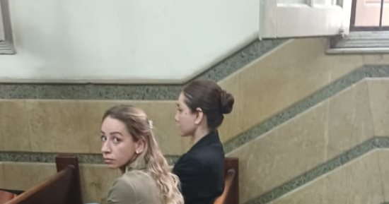 جيهان الشماشرجى تهرب من الكاميرات فى أول ظهور بجلسة محاكمتها.. صور 