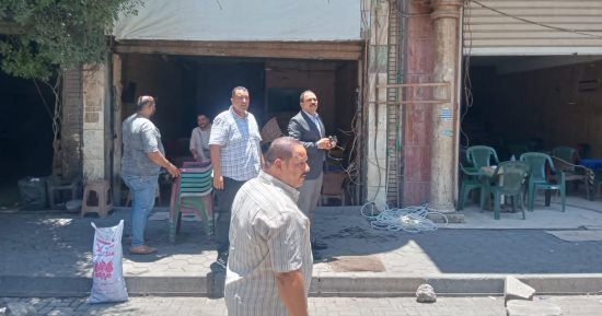 رئيس حى العجوزة يقود حملة للتصدى للإشغالات والتعديات بالشوارع.. صور