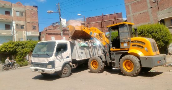 رفع 50 طنا من المخلفات خلال حملات نظافة مكثفة بقرى جهينة فى سوهاج