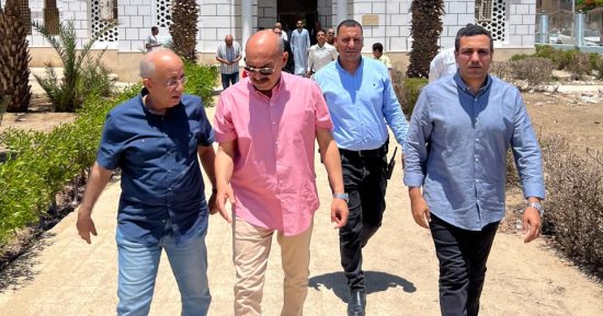 محافظ السويس يؤكد حرصه على التواصل المباشر مع المواطنين