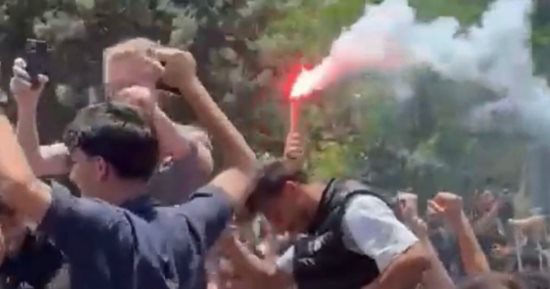 الطلاب فى لبنان يحتفلون بإلغاء امتحانات الثانوية العامة.. فيديو