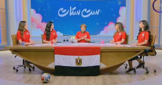 مذيعات 6 ستات بقميص المنتخب.. شريهان أبو الحسن: بلاش تسألي وقت الماتش
