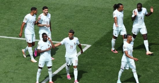 رابيو: لاعبو فرنسا سيقاتلون أمام السويد لإسعاد ديشامب بعد وفاة والدته