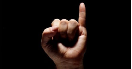 تحريك الإصبع الصغير يمنع الزهايمر؟.. تقرير علمى يكشف حقيقة تريند تيك توك