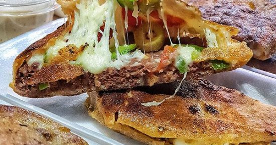 طريقة عمل حواوشى البيتزا فى البيت.. بسر صنعة ومطة جبنة المطاعم