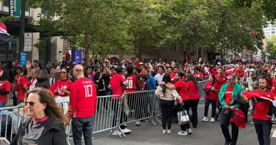 جماهير مصر تتوافد بكثافة على ستاد دالاس لدعم المنتخب ضد أستراليا.. فيديو