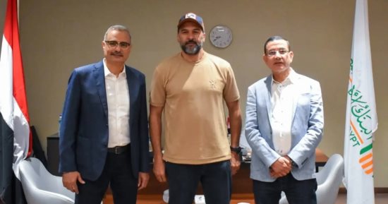 الكونكورد حسين زكى يوقع رسمياً لتولي القيادة فريق كرة اليد بالبنك الأهلي
