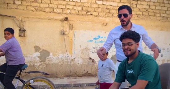 شجع ابن بلدك.. عمل عربية كهربا هتمشيك ببلاش مع "فتحى شو"