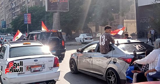 شاهد احتفالات الجماهير المصرية فى جامعة الدول بعد تأهل الفراعنة بالمونديال.. صور