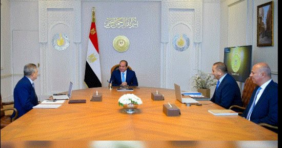 تفاصيل اطلاع الرئيس السيسى على معدلات الملاحة بقناة السويس.. فيديو