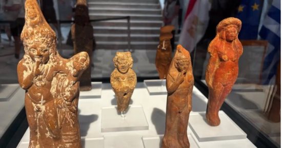 اليونان تعيد ست قطع أثرية إلى مصر