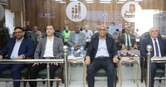 محافظ كفر الشيخ يتابع انتظام الخدمات والمرافق عبر مركز سيطرة الشبكة الوطنية للطوارئ