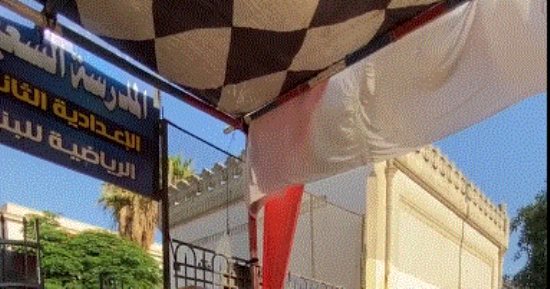 امتحان اللغة العربية.. تفتيش طلاب الثانوية العامة أثناء دخول اللجان.. فيديو