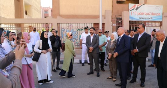 ​محافظ القاهرة يتفقد لجان الثانوية العامة بمدرسة تحيا مصر.. صور