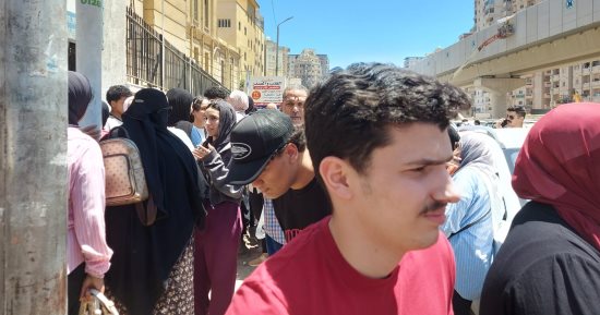 تباين الآراء لطلاب الثانوية العامه بالإسكندرية لمادة اللغة العربية.. فيديو