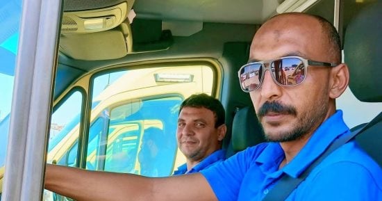 إسعاف الإسماعيلية يُنقذ سيدة وضعت مولودتها داخل سيارة الإسعاف على الطريق