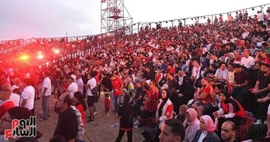 من الأطفال إلى الكبار.. المتحدة توحد الأجيال فى الفان زون لتشجيع المنتخب