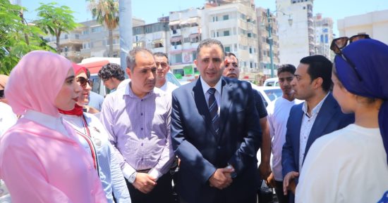 محافظ دمياط يتفقد قافلة الصحة تزامنًا مع الاحتفال باليوم العالمي للتبرع بالدم