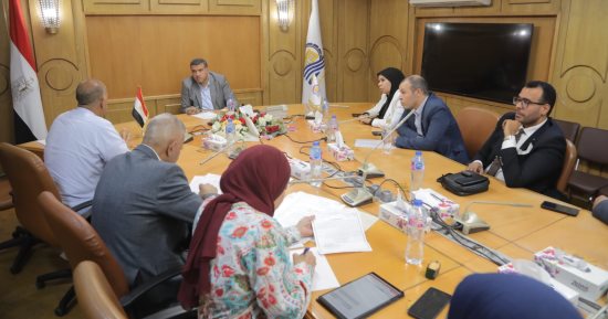 محافظ قنا يوجه بسرعة الاستجابة لشكاوى المواطنين خلال اليوم المفتوح