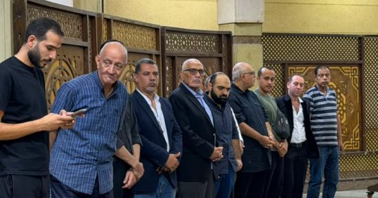 بدء عزاء المنتج الراحل غزال الشال بمسجد الحامدية الشاذلية