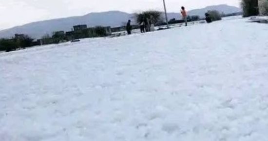 عاصفة ثلجية فى اليمن بالتزامن مع موجة حر غير مسبوقة بأوروبا.. فيديو