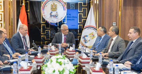 وزير الإنتاج الحربى يبحث تعظيم الاستفادة من الأراضى والأصول