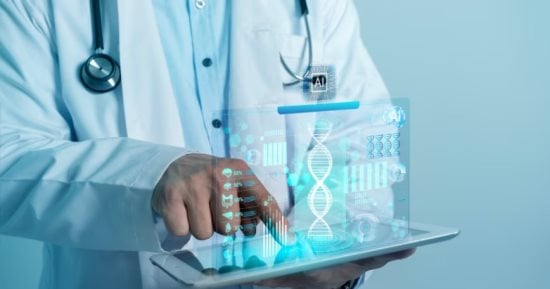 باحثون يطورون معالجًا نفسيا بالـ AI يكتشف المرض النفسى عبر الآيربودز