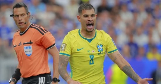 عادل عقل: ركلة جزاء وطرد يحرمان حكم مباراة البرازيل واليابان من التميز بكأس العالم