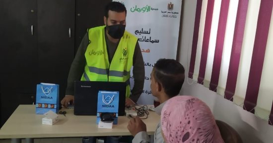 توزيع سماعات طبية على ذوى الهمم بالقرى الأكثر احتياجا بكفر الشيخ