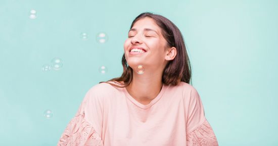7 حيل سحرية للتخلص من رائحة الثوم والبصل.. دليلك لأنفاس منعشة
