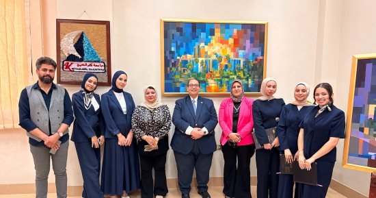 رئيس جامعة كفر الشيخ يفتتح معرضًا فنيًا لإبداعات طلاب التربية النوعية