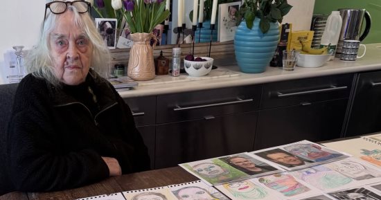 فى عمر 88 عاما بدأت الرسم بسبب فقدان الذاكرة لتتحول إلى فنانة