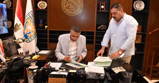 محافظ جنوب سيناء يعتمد 166 عقدا للتجمعات التنموية بالمرحلة الثانية بمدينة الطور