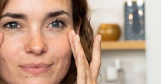 10 حيل لمنع ظهور التجاعيد المبكرة فى الوجه والرقبة.. حافظى على شبابك