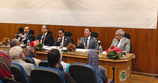 ندوة بكلية الدراسات الإفريقية العليا جامعة القاهرة حول "الجمهورية الجديدة والانفتاح على إفريقيا"