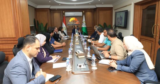 محافظ الجيزة: فض 8 أسواق عشوائية بإمبابة ودراسة تطبيق منظومة الجمع السكنى