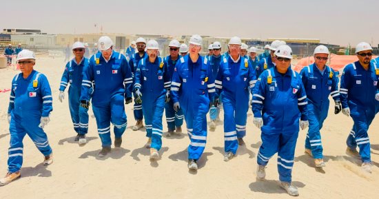 وزير البترول يتفقد موقع عمل بتروجت بإحدى مشروعات النفط فى الإمارات