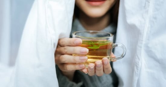 لماذا ينصح الخبراء بـ الشاي الأخضر رغم آثاره الجانبية.. نصائح لازم تعرفها